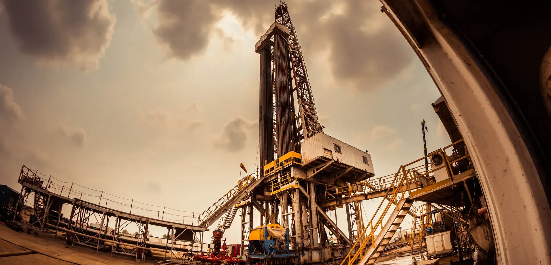 Mandrake Signs Drilling Contract, to Advance Drilling of Gold and Copper Targets