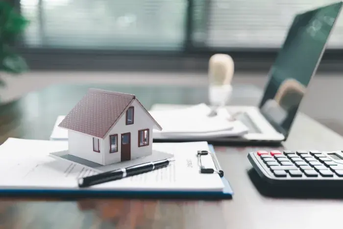 Are ASX Insurance stocks QBE or Suncorp Offering Fair valuations?