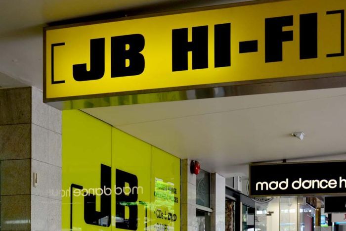 Can JB Hi-Fi Limited weather the sector downturn?